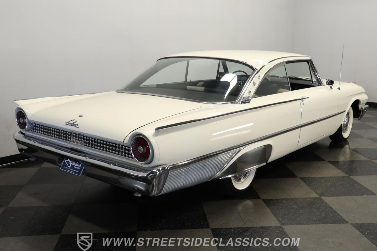 1961 Ford Galaxie Starliner