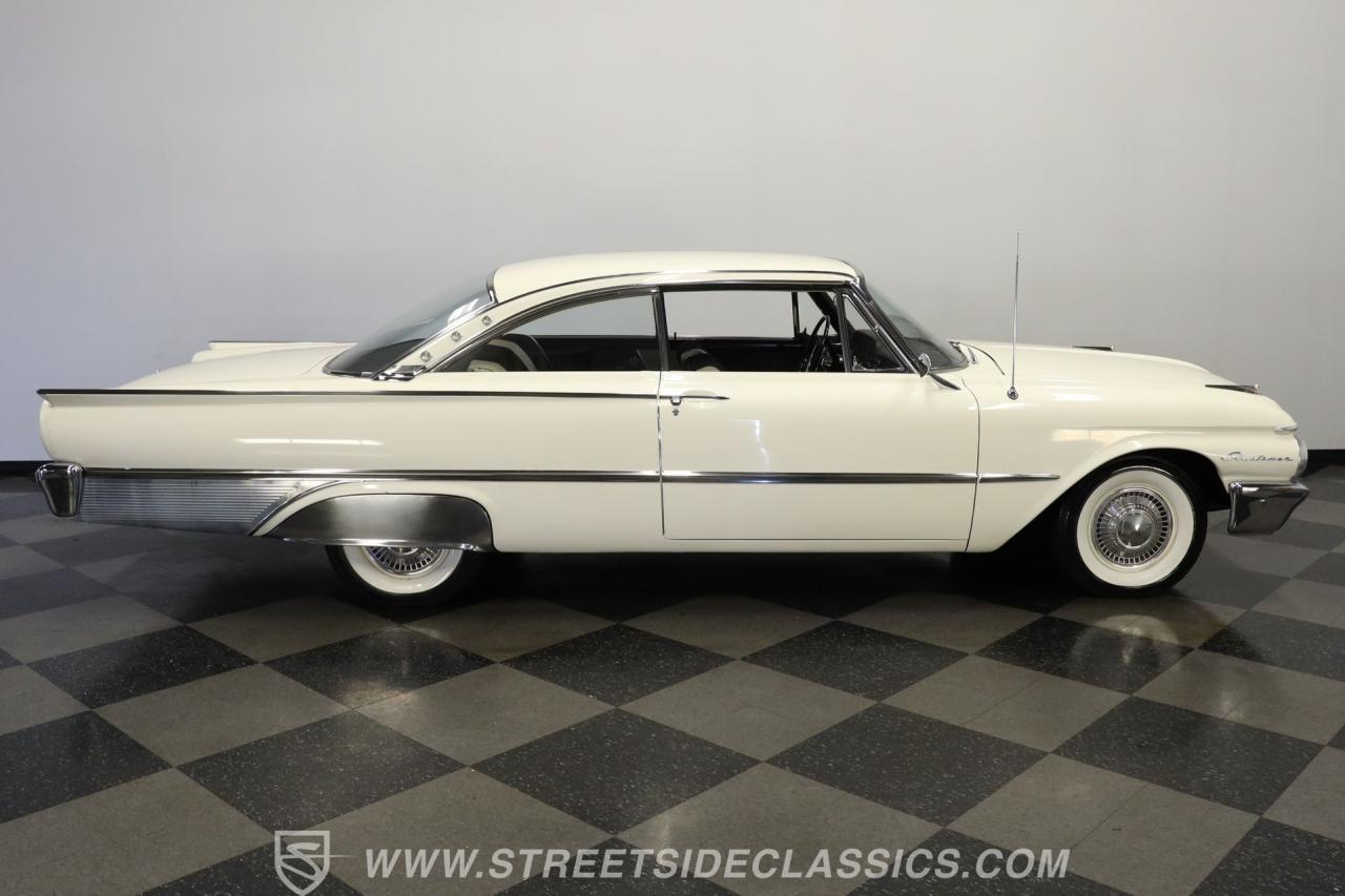 1961 Ford Galaxie Starliner