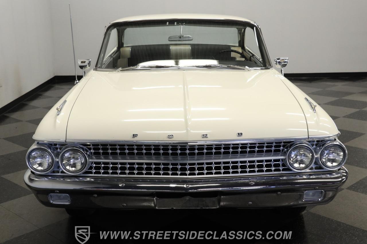 1961 Ford Galaxie Starliner