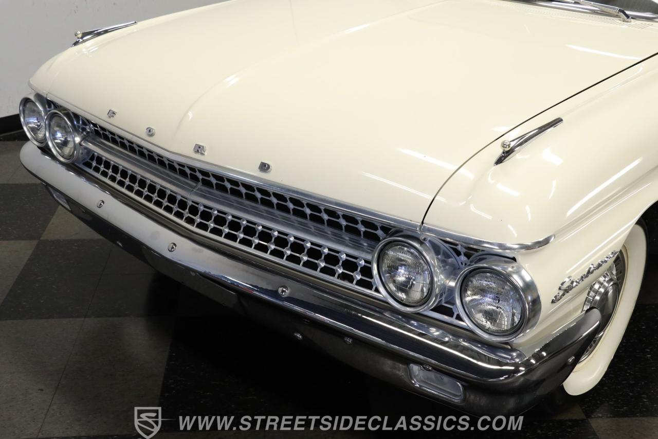 1961 Ford Galaxie Starliner