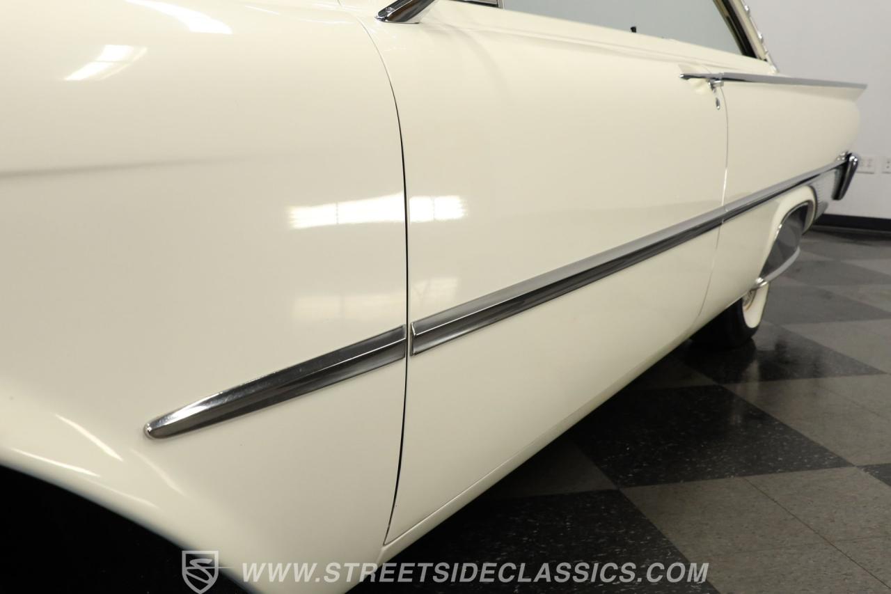 1961 Ford Galaxie Starliner