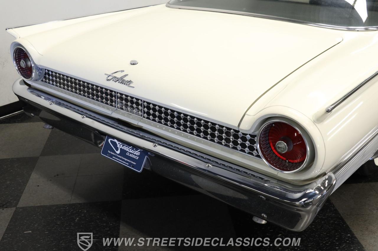 1961 Ford Galaxie Starliner