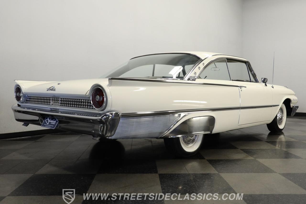 1961 Ford Galaxie Starliner