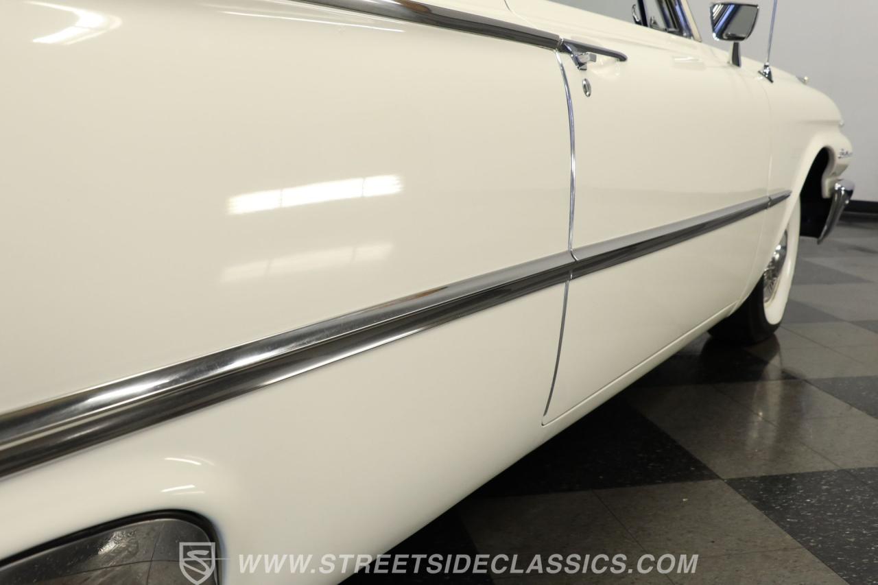 1961 Ford Galaxie Starliner