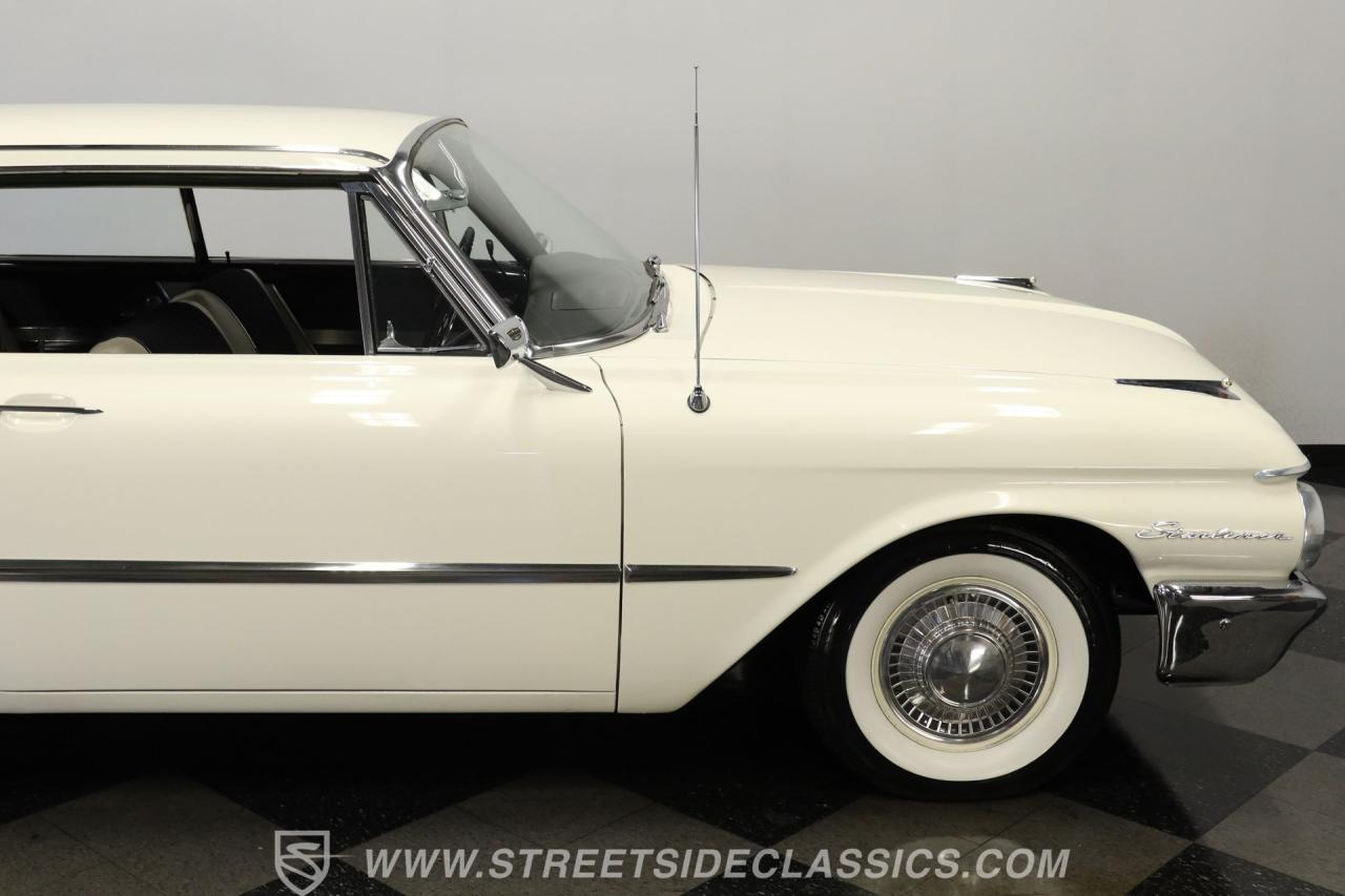 1961 Ford Galaxie Starliner