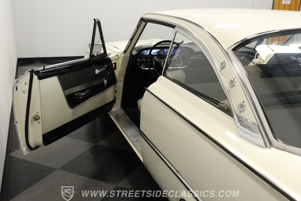 1961 Ford Galaxie Starliner