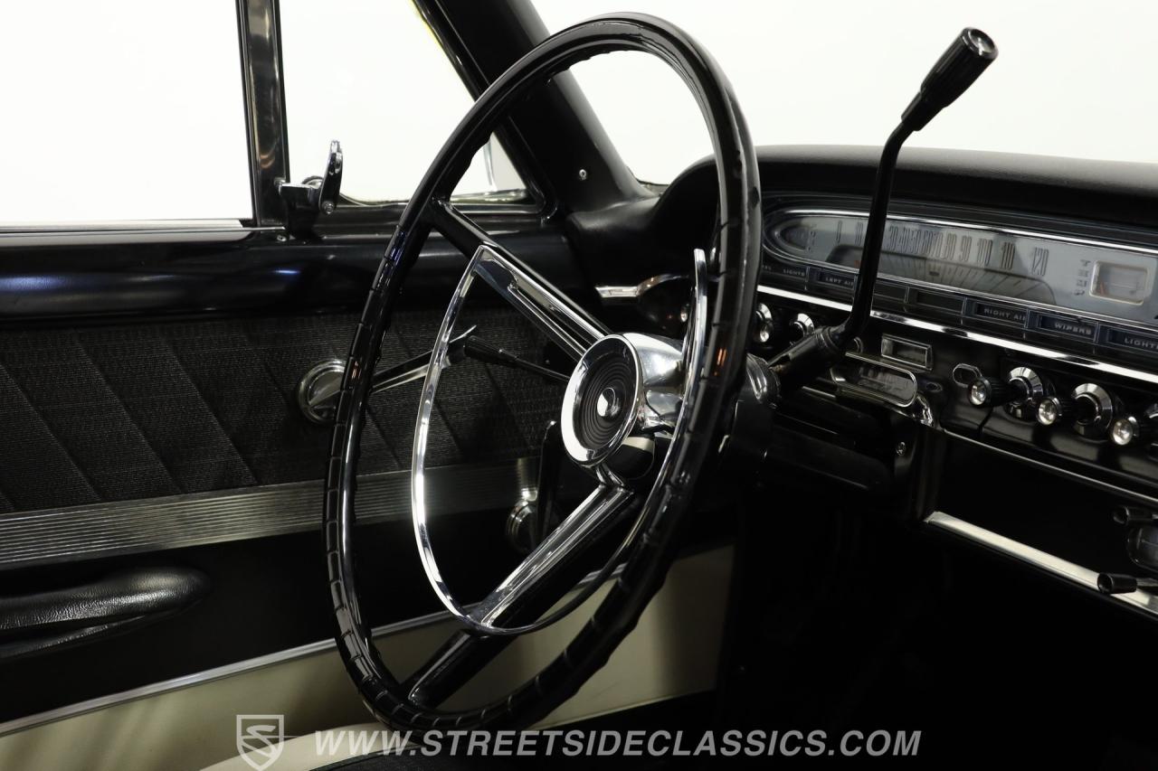 1961 Ford Galaxie Starliner