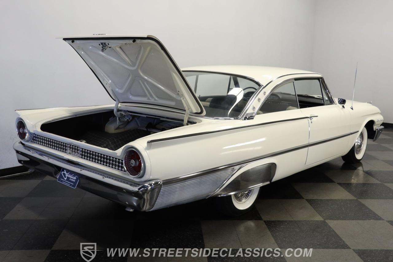 1961 Ford Galaxie Starliner