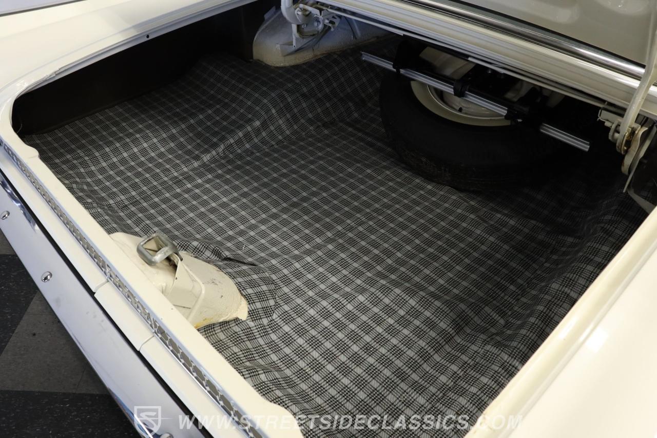 1961 Ford Galaxie Starliner