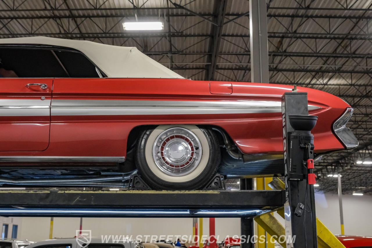 1961 Oldsmobile Starfire Convertible