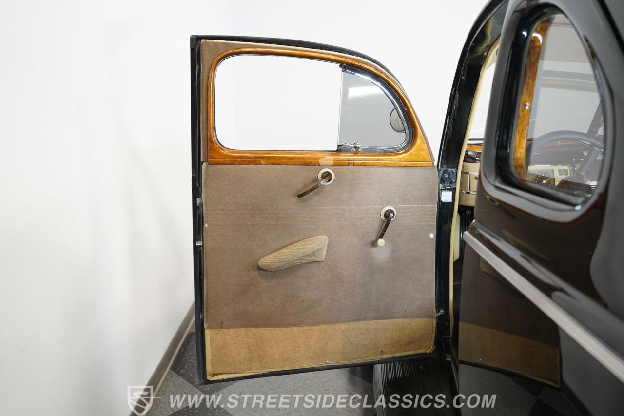 1940 Ford Deluxe Coupe