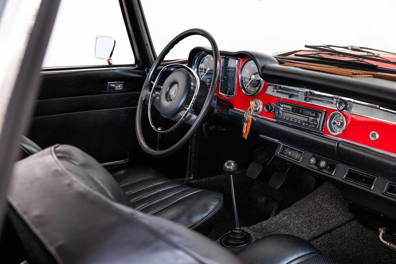 1968 Mercedes - Benz 280 SL Pagode