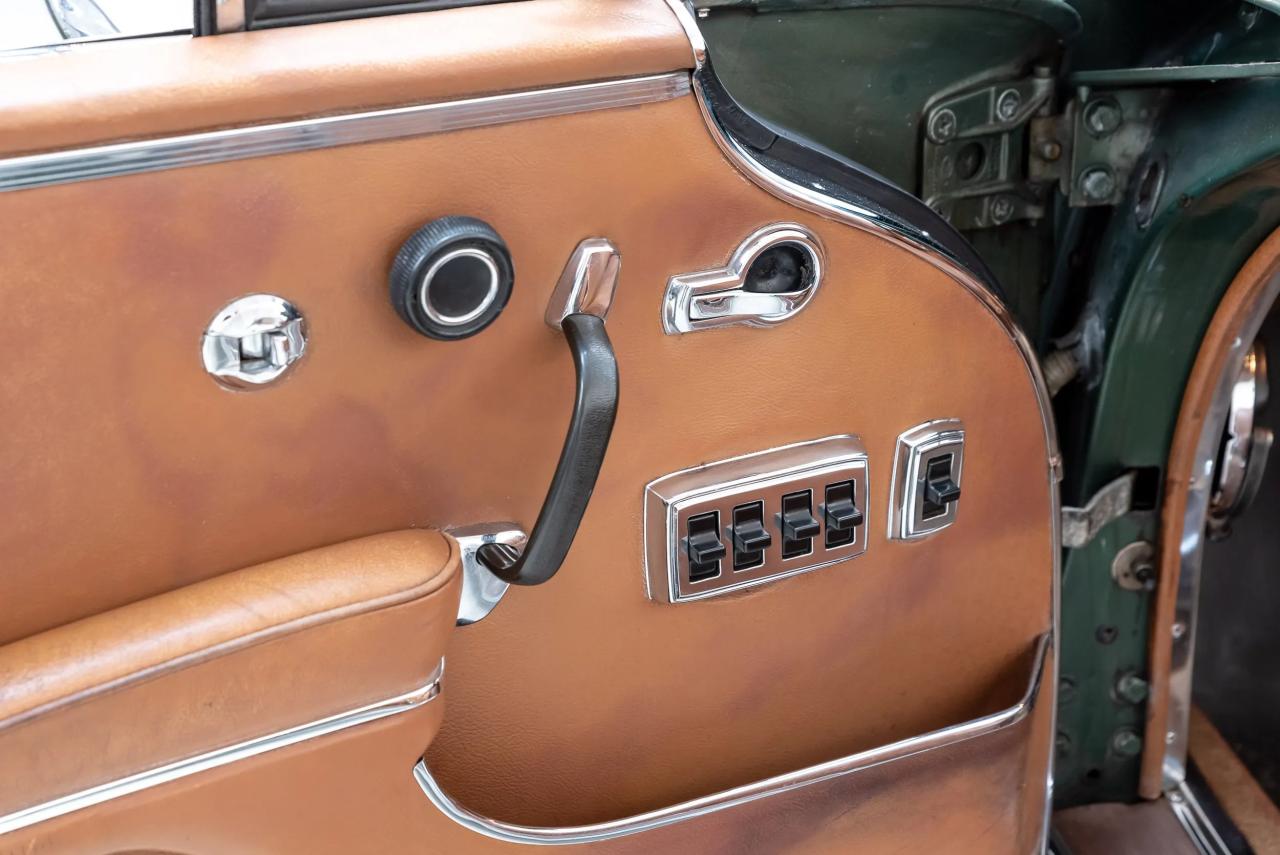 1967 Mercedes - Benz W112 300 SE Cabriolet