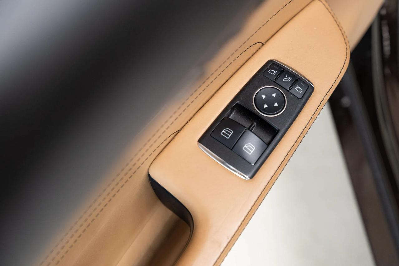 2012 Mercedes - Benz SLS AMG Roadster