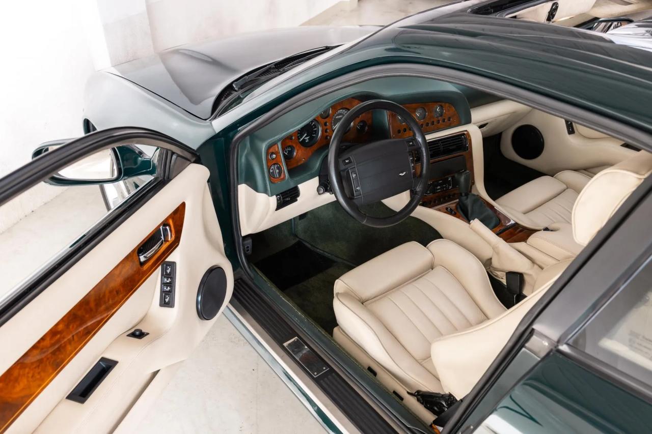 1999 Aston Martin V8 Coup&eacute;