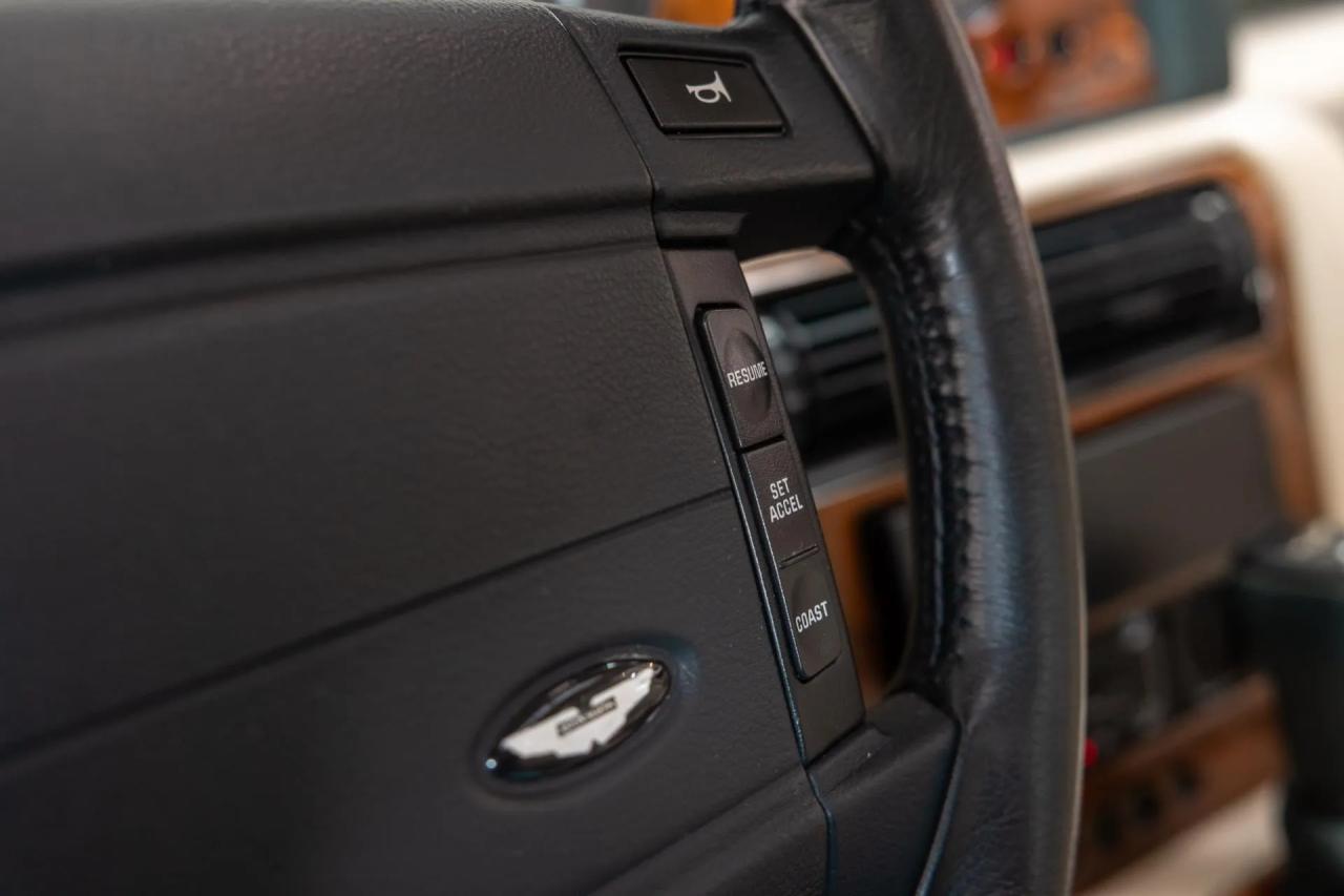 1999 Aston Martin V8 Coup&eacute;