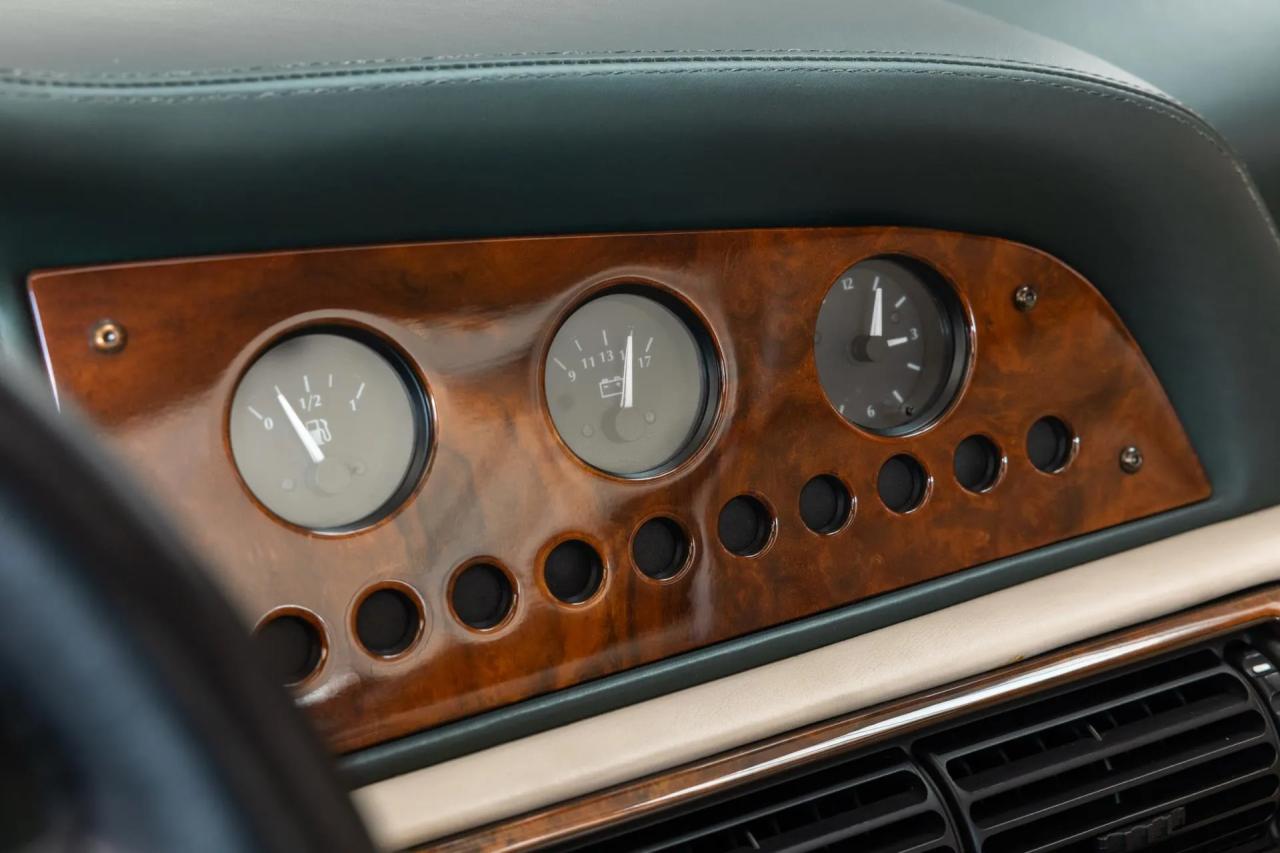 1999 Aston Martin V8 Coup&eacute;