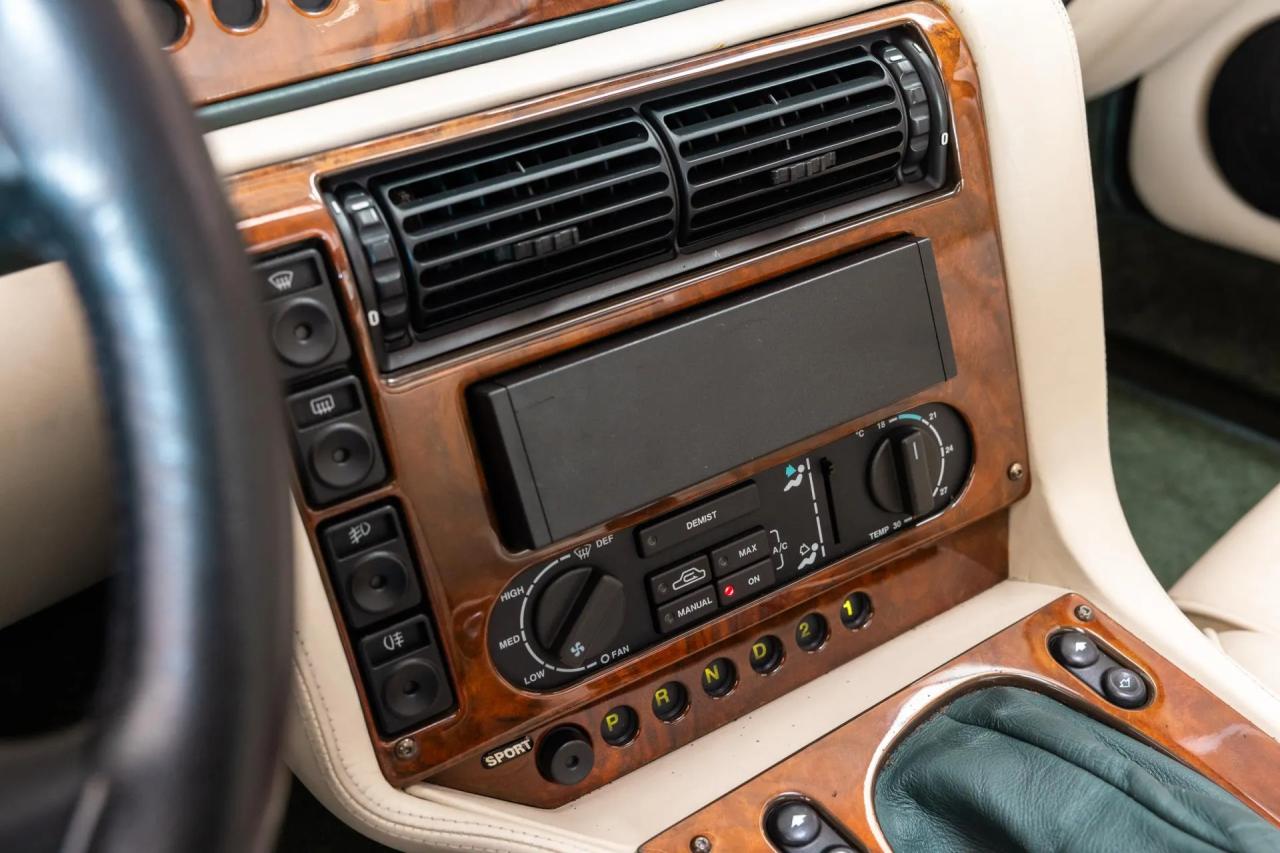 1999 Aston Martin V8 Coup&eacute;