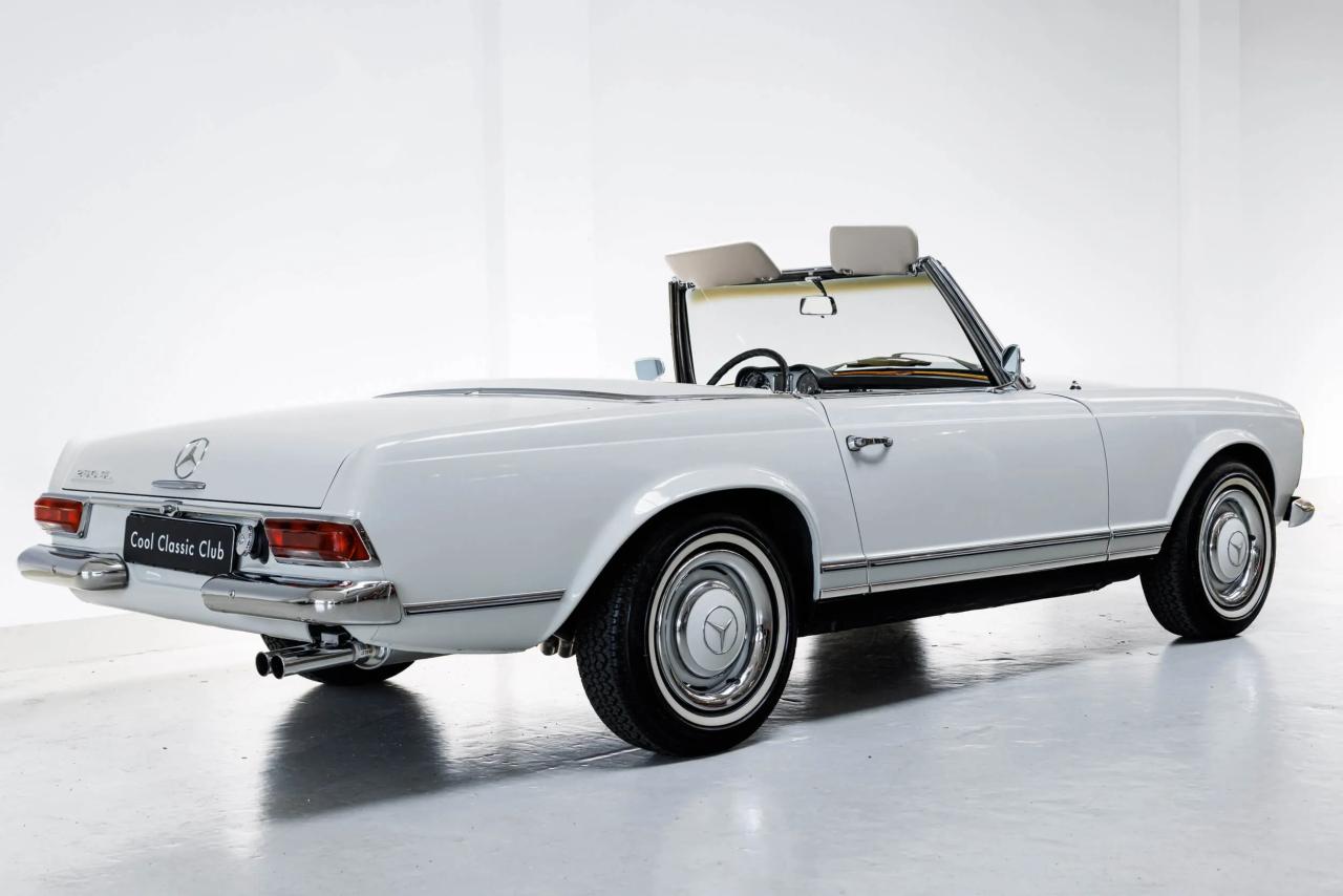 1967 Mercedes - Benz 250SL Pagode