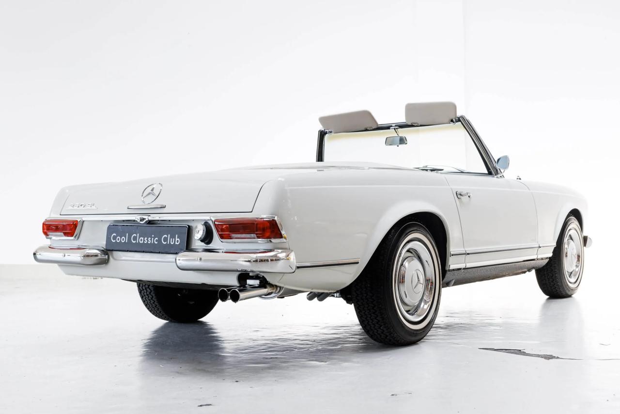 1967 Mercedes - Benz 250SL Pagode