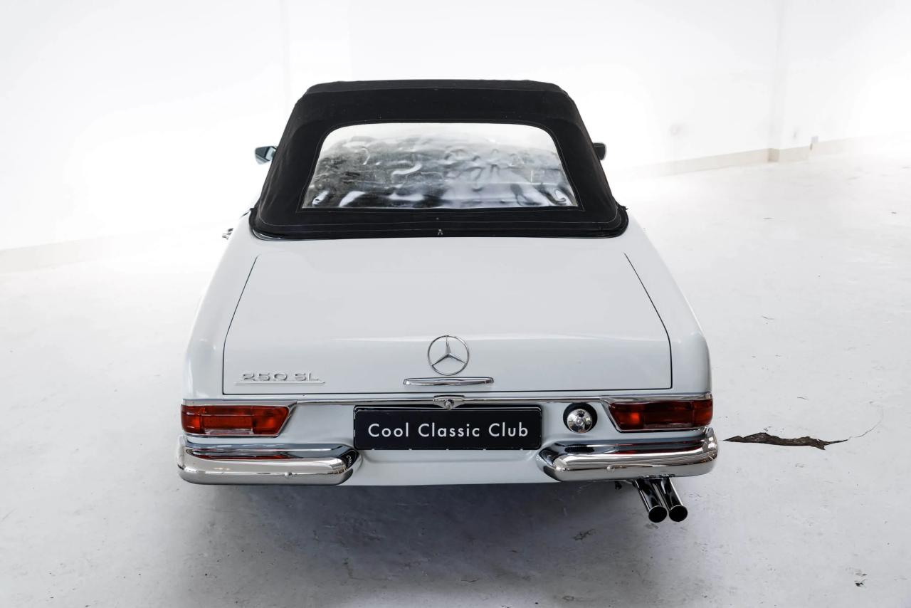 1967 Mercedes - Benz 250SL Pagode
