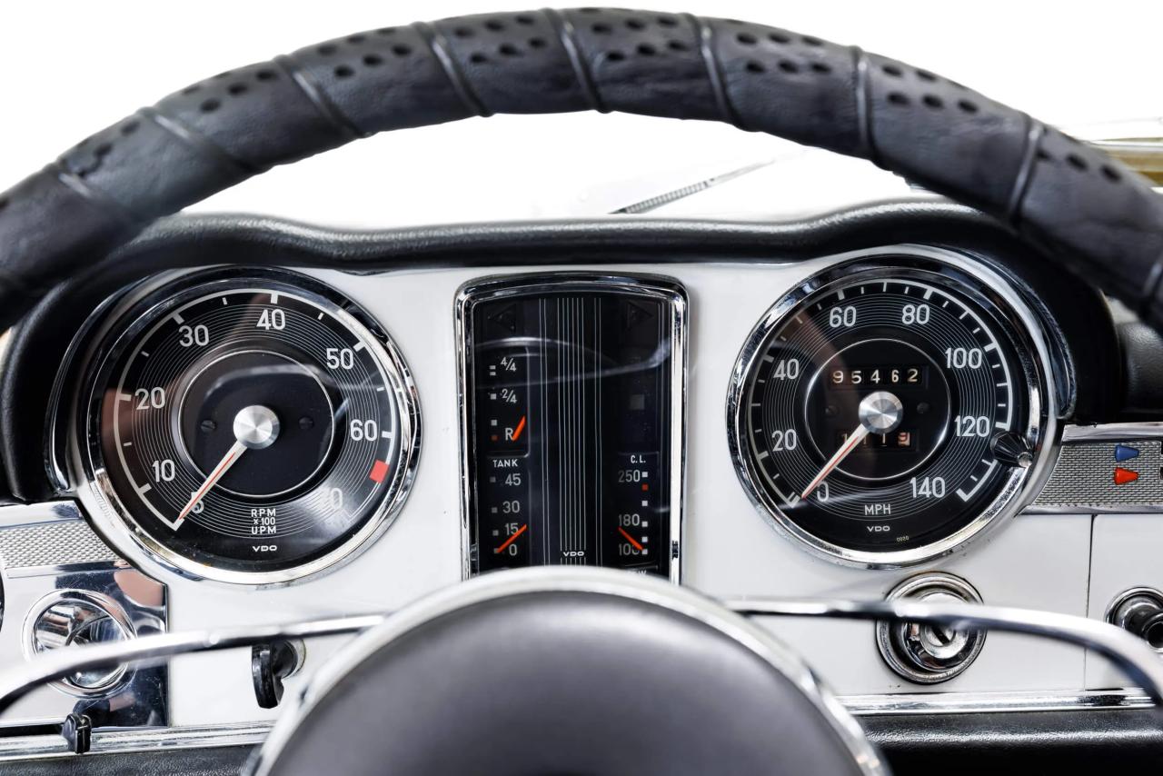 1967 Mercedes - Benz 250SL Pagode