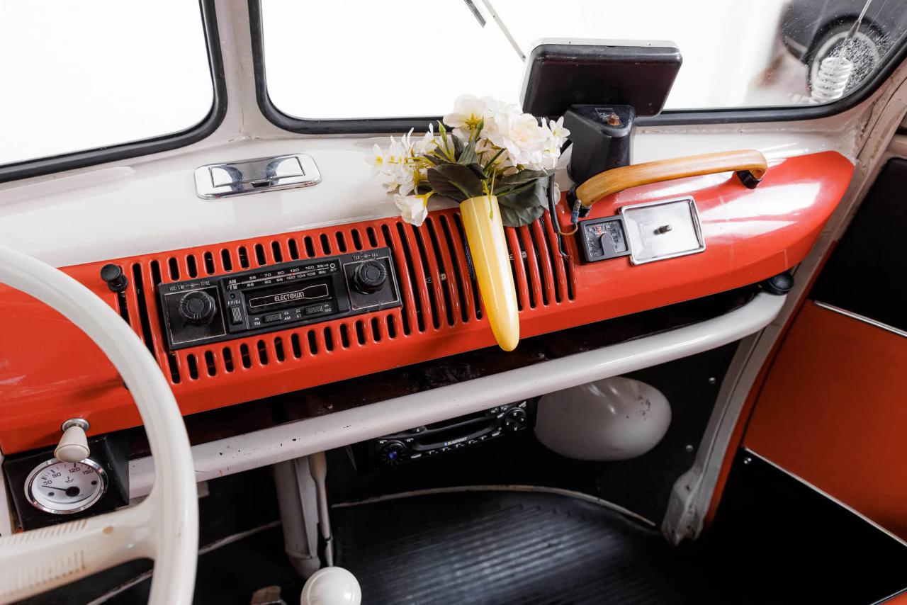 1965 Volkswagen T1 Samba Taxi