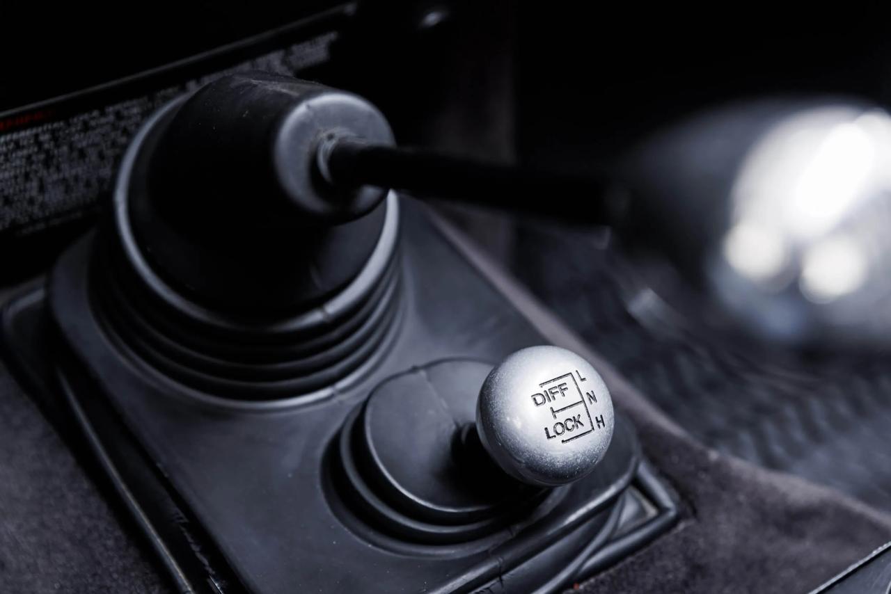 1989 Land Rover Defender 90 Tophat V8