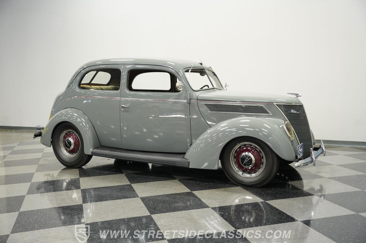 1937 Ford Tudor Sedan
