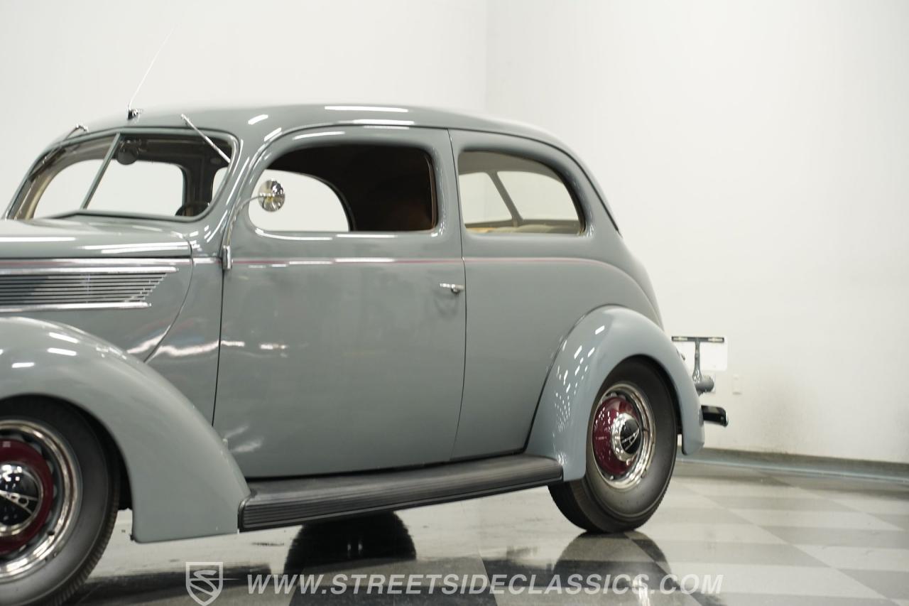 1937 Ford Tudor Sedan