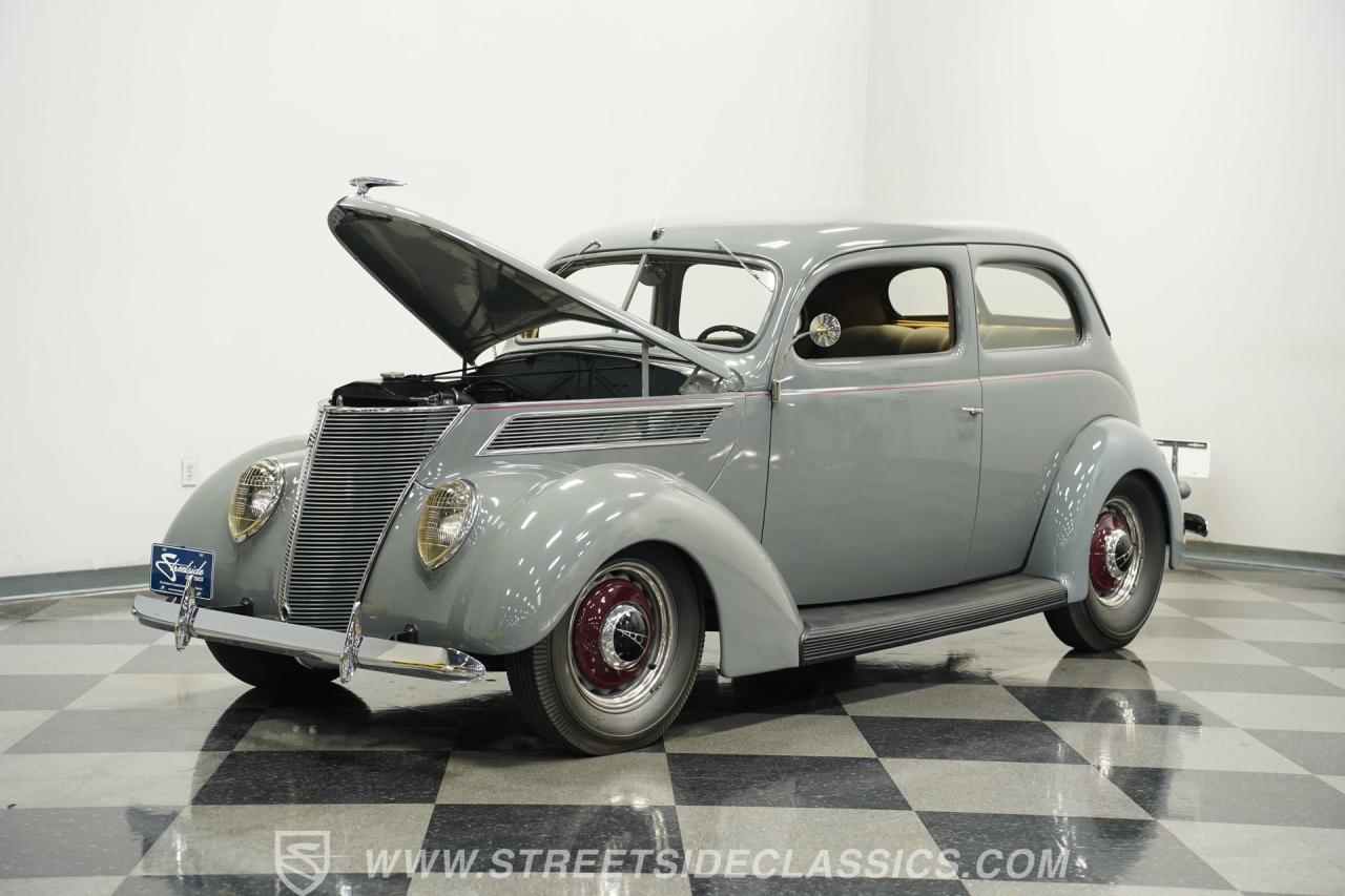 1937 Ford Tudor Sedan