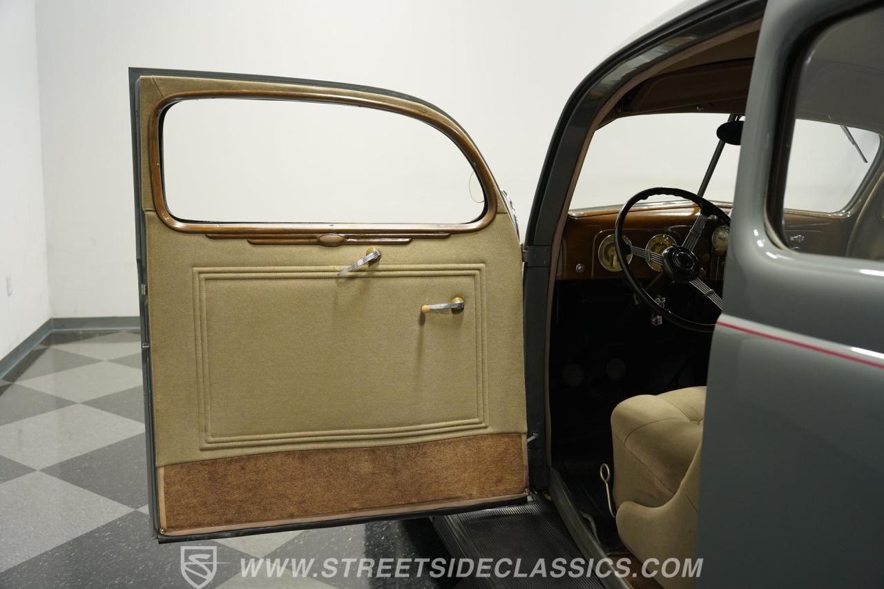 1937 Ford Tudor Sedan