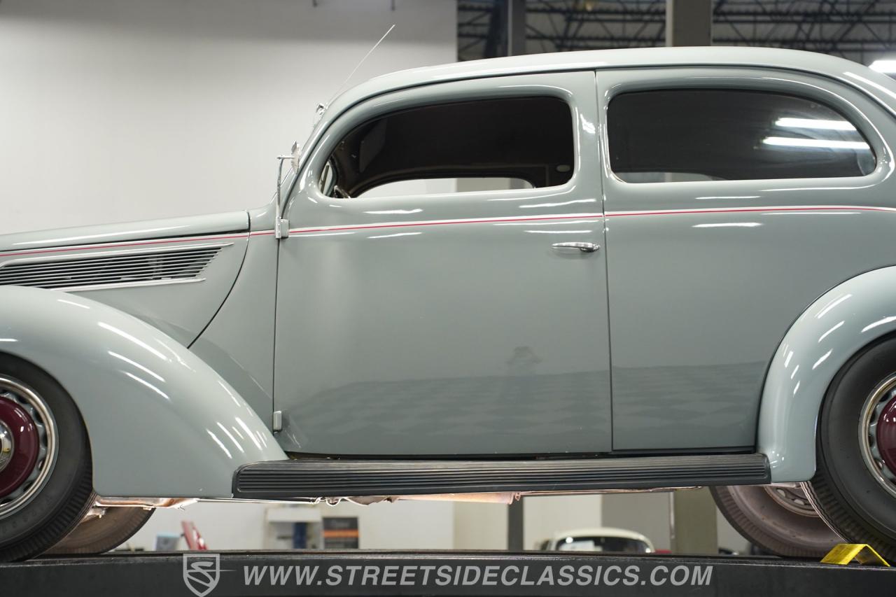 1937 Ford Tudor Sedan