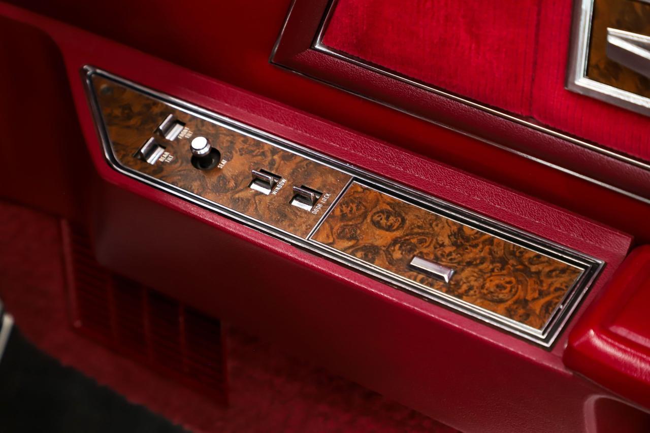 1973 Lincoln Continental MK IV Silver Luxury