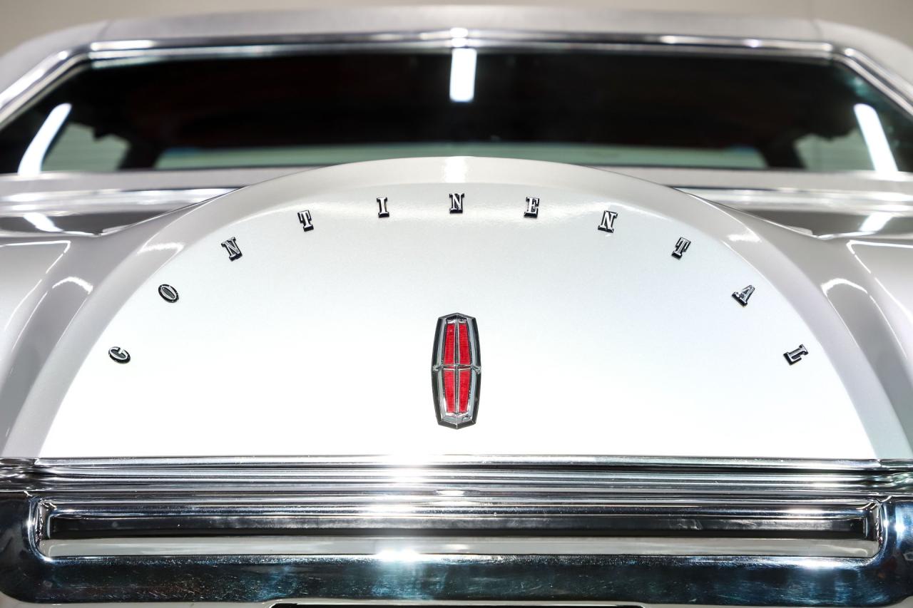 1973 Lincoln Continental MK IV Silver Luxury