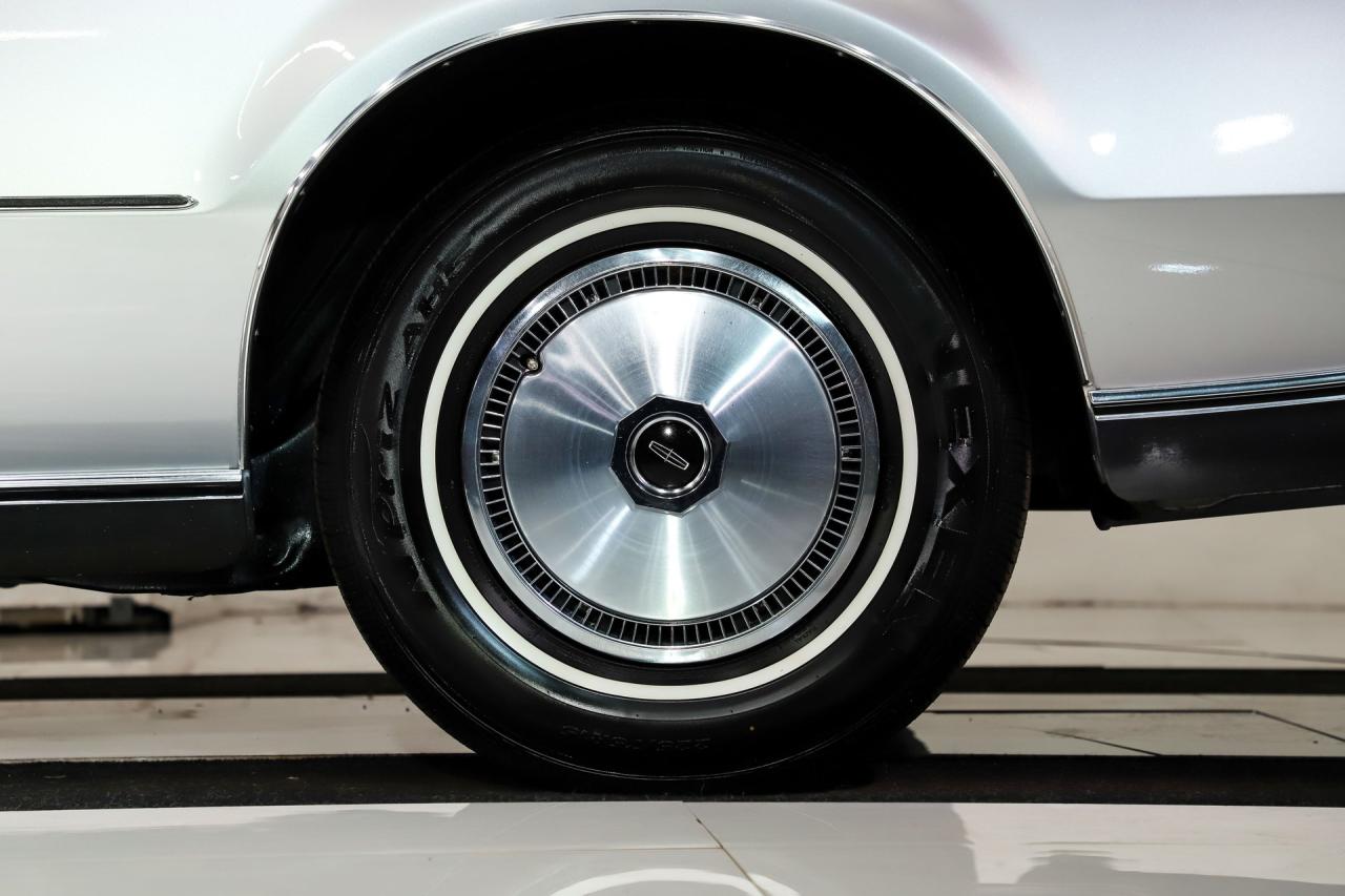 1973 Lincoln Continental MK IV Silver Luxury