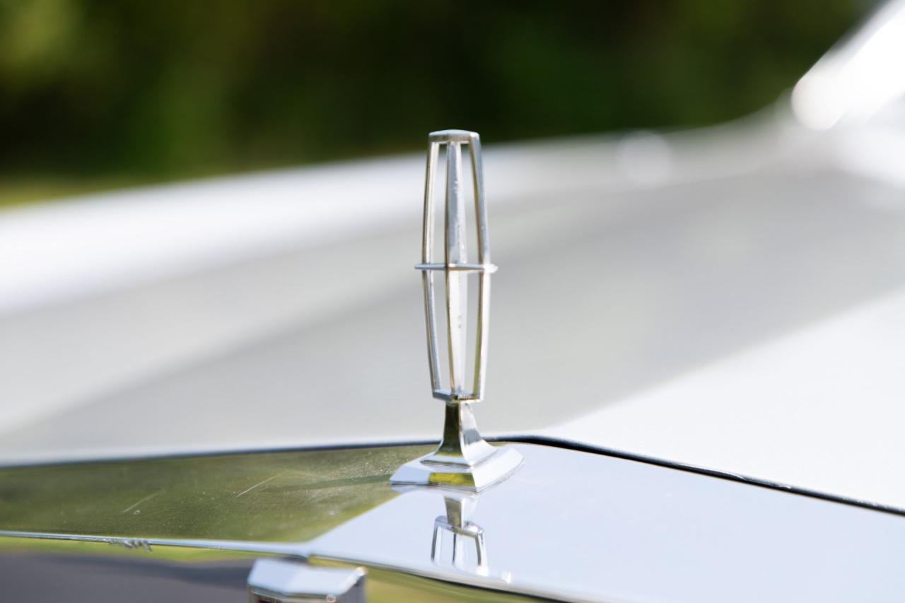 1973 Lincoln Continental MK IV Silver Luxury