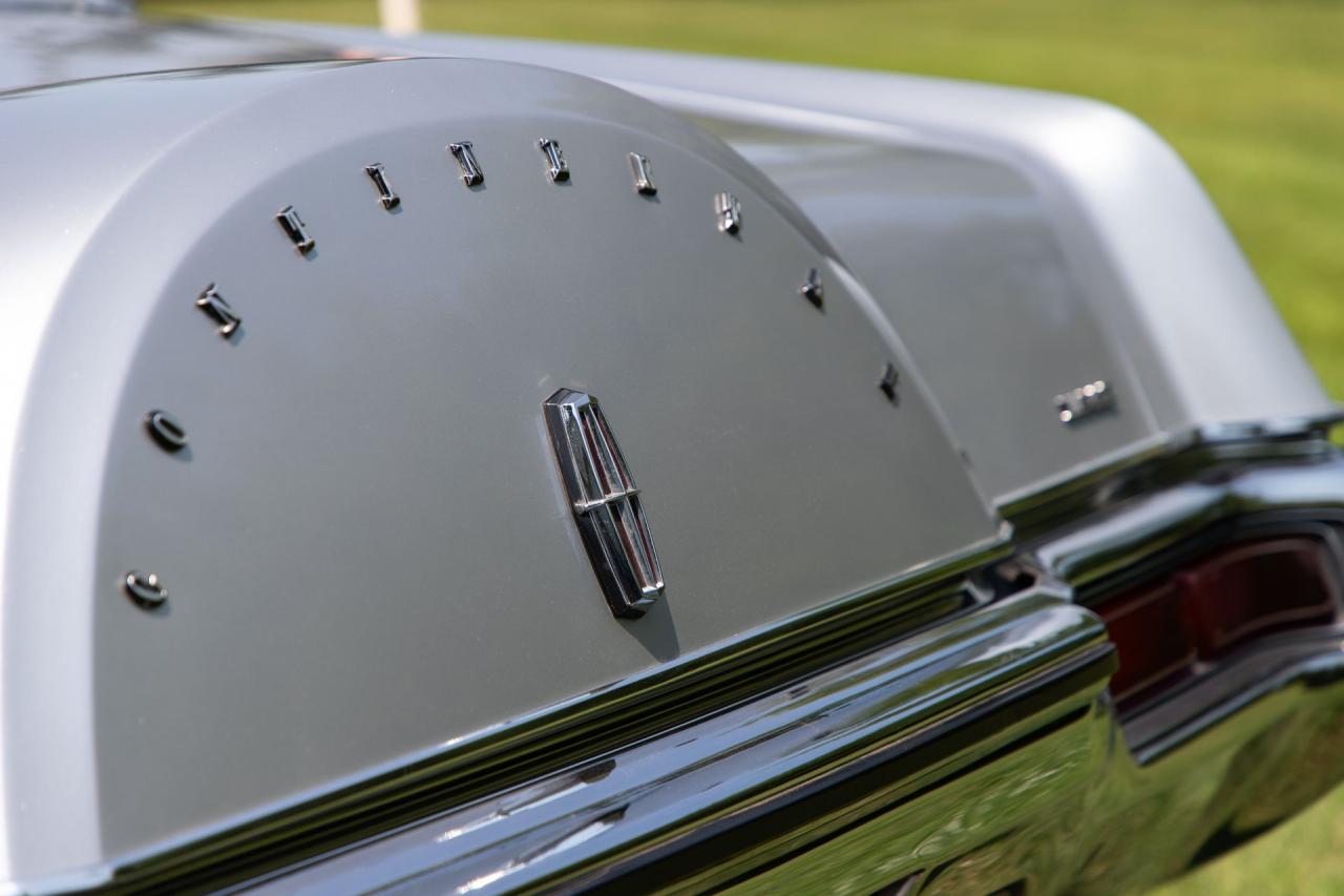 1973 Lincoln Continental MK IV Silver Luxury