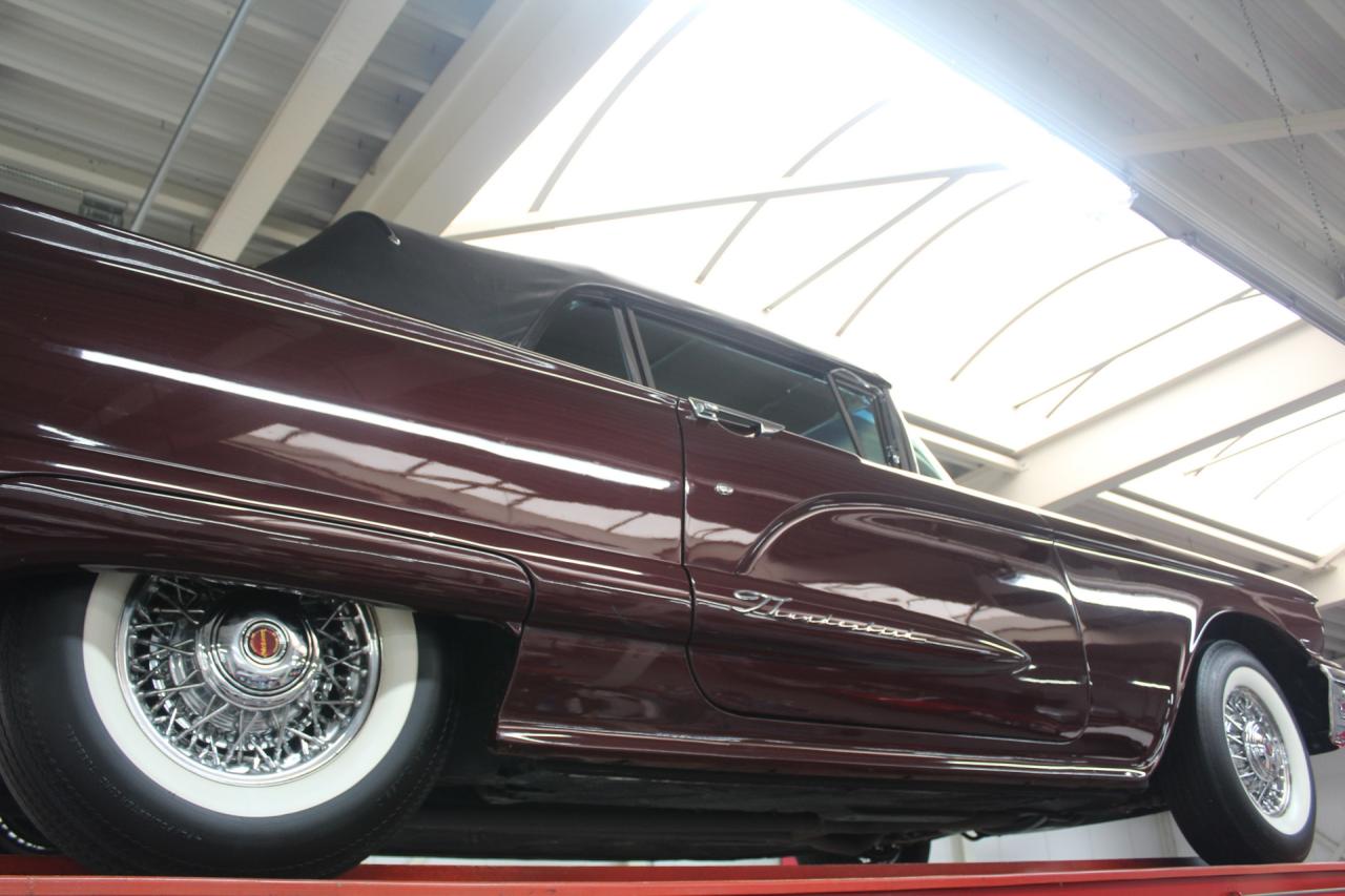 1960 Ford Thunderbird Convertible V8 352 ci