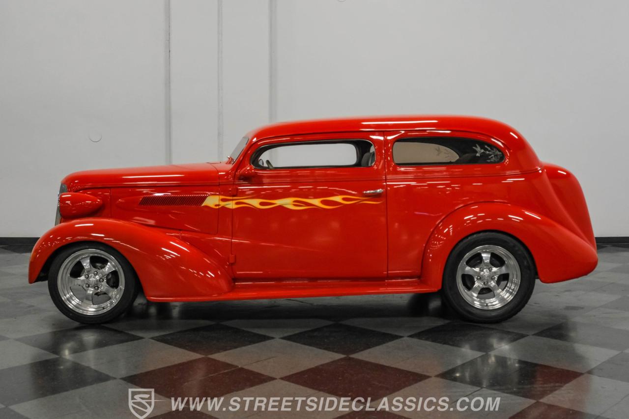 1937 Chevrolet Master Deluxe Sedan Street Rod