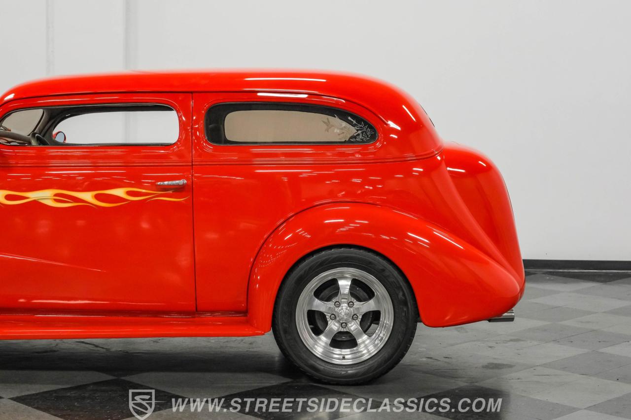 1937 Chevrolet Master Deluxe Sedan Street Rod