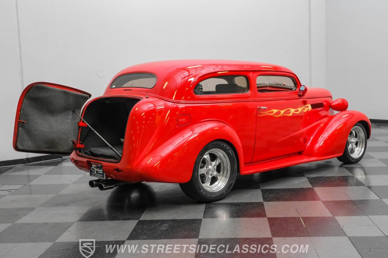 1937 Chevrolet Master Deluxe Sedan Street Rod