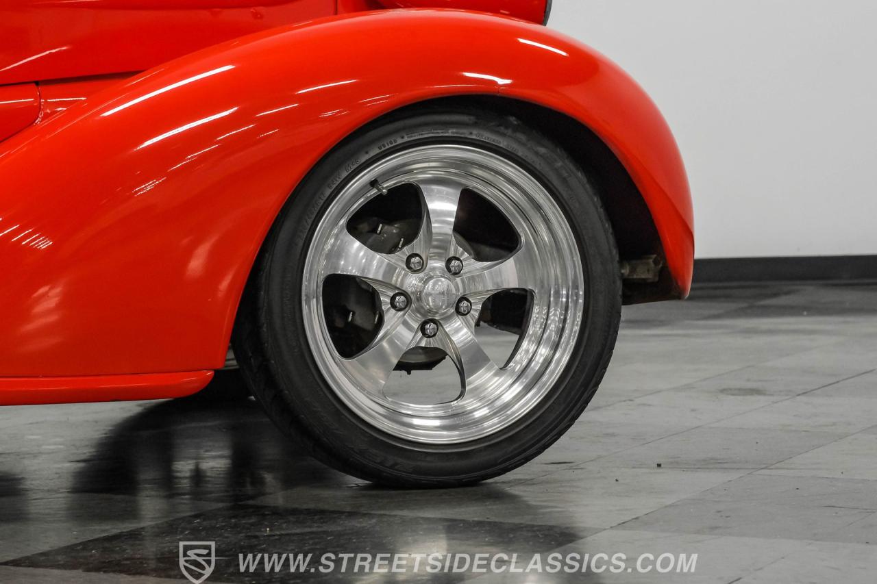 1937 Chevrolet Master Deluxe Sedan Street Rod