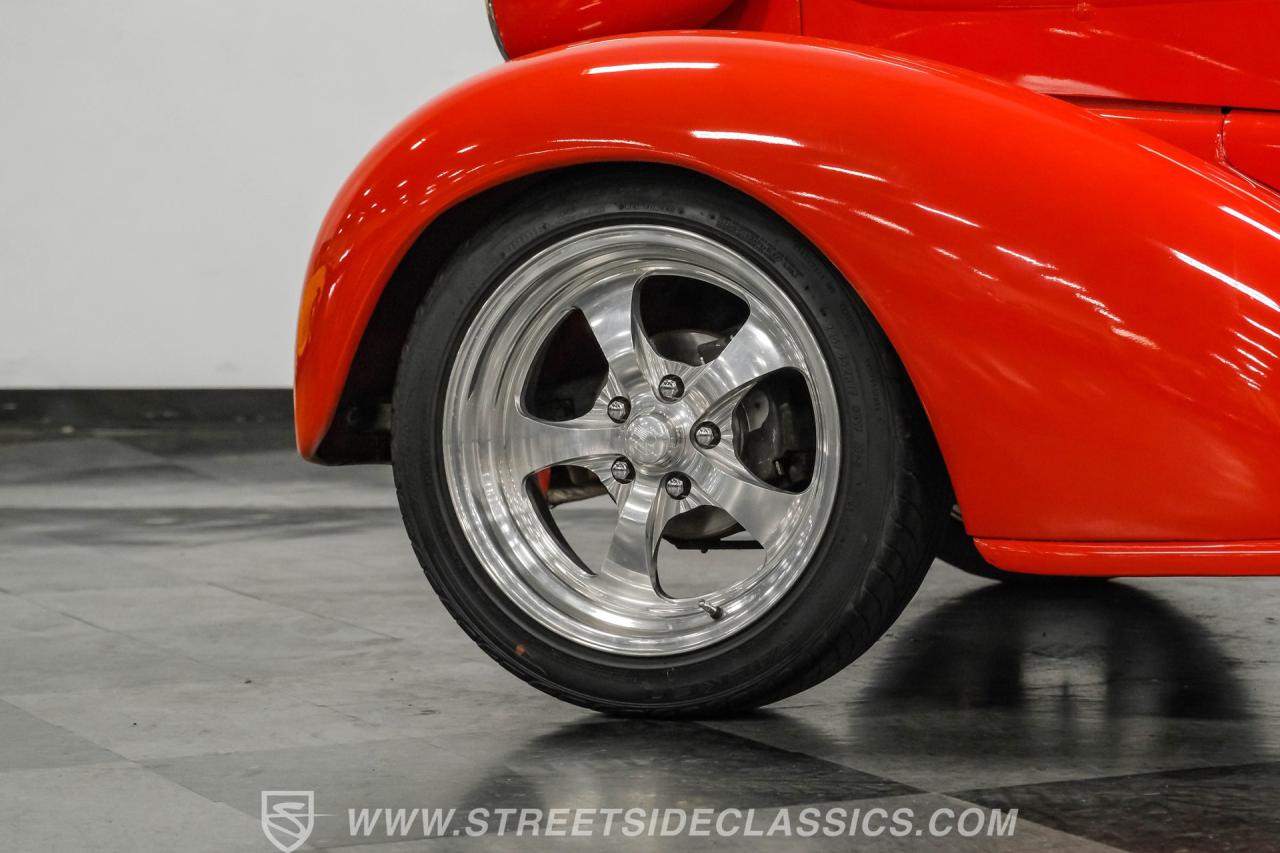 1937 Chevrolet Master Deluxe Sedan Street Rod