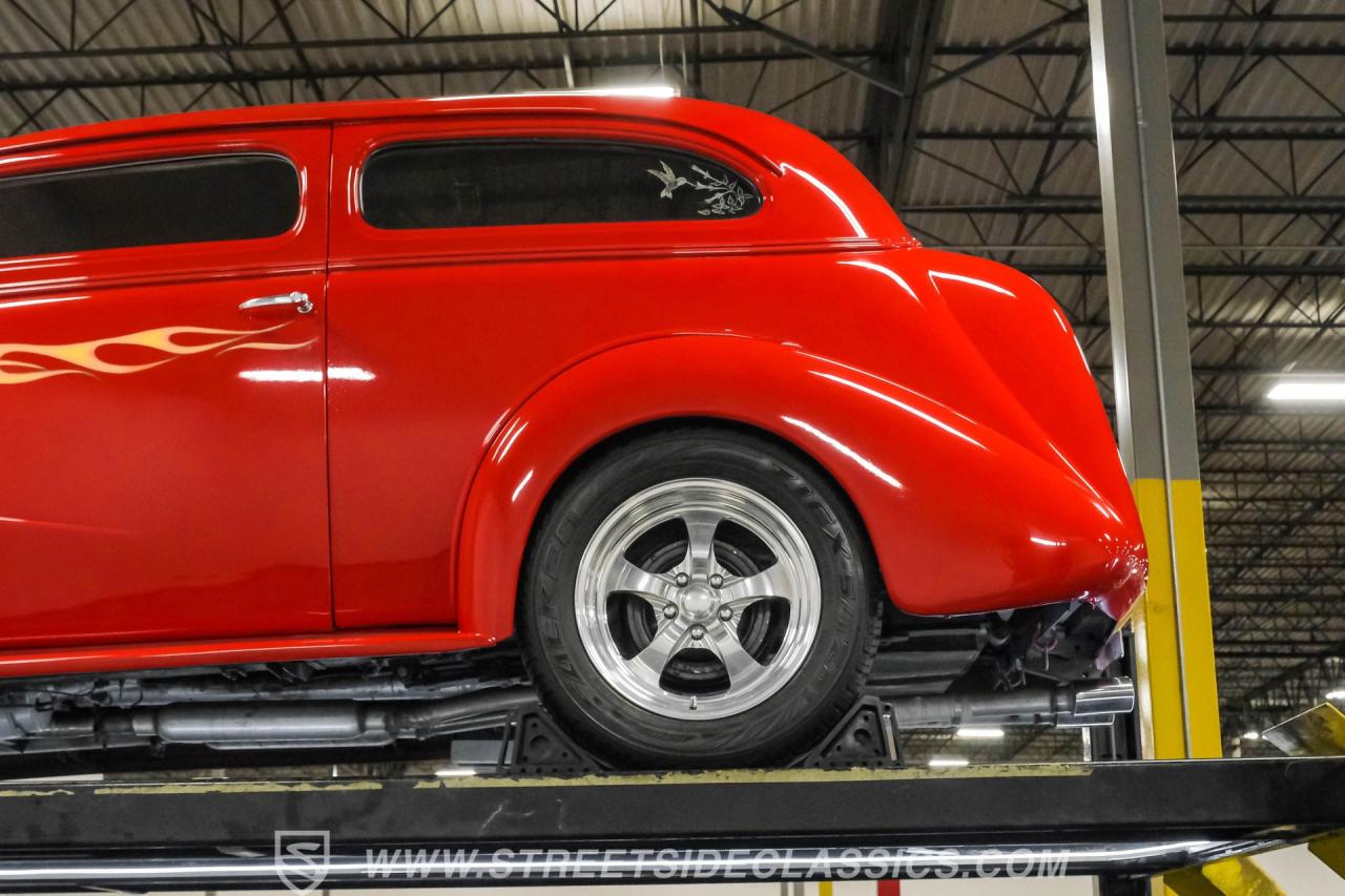 1937 Chevrolet Master Deluxe Sedan Street Rod