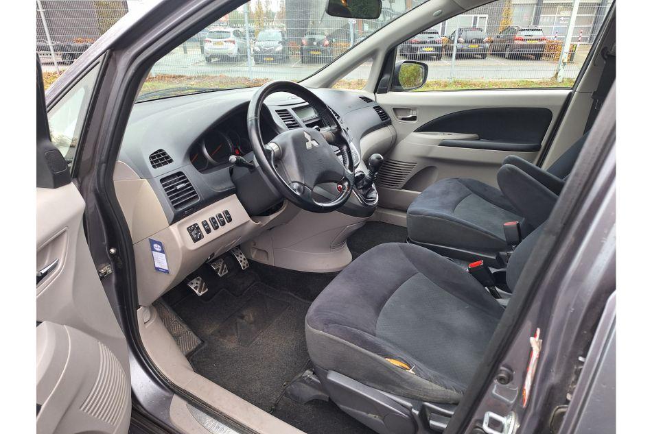 2010 Mitsubishi Grandis