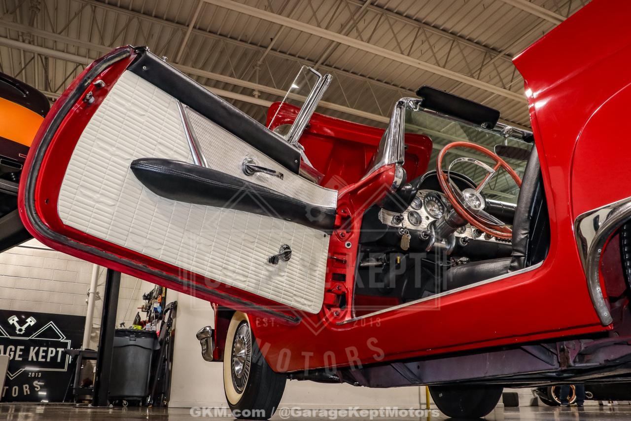 1957 Ford Thunderbird