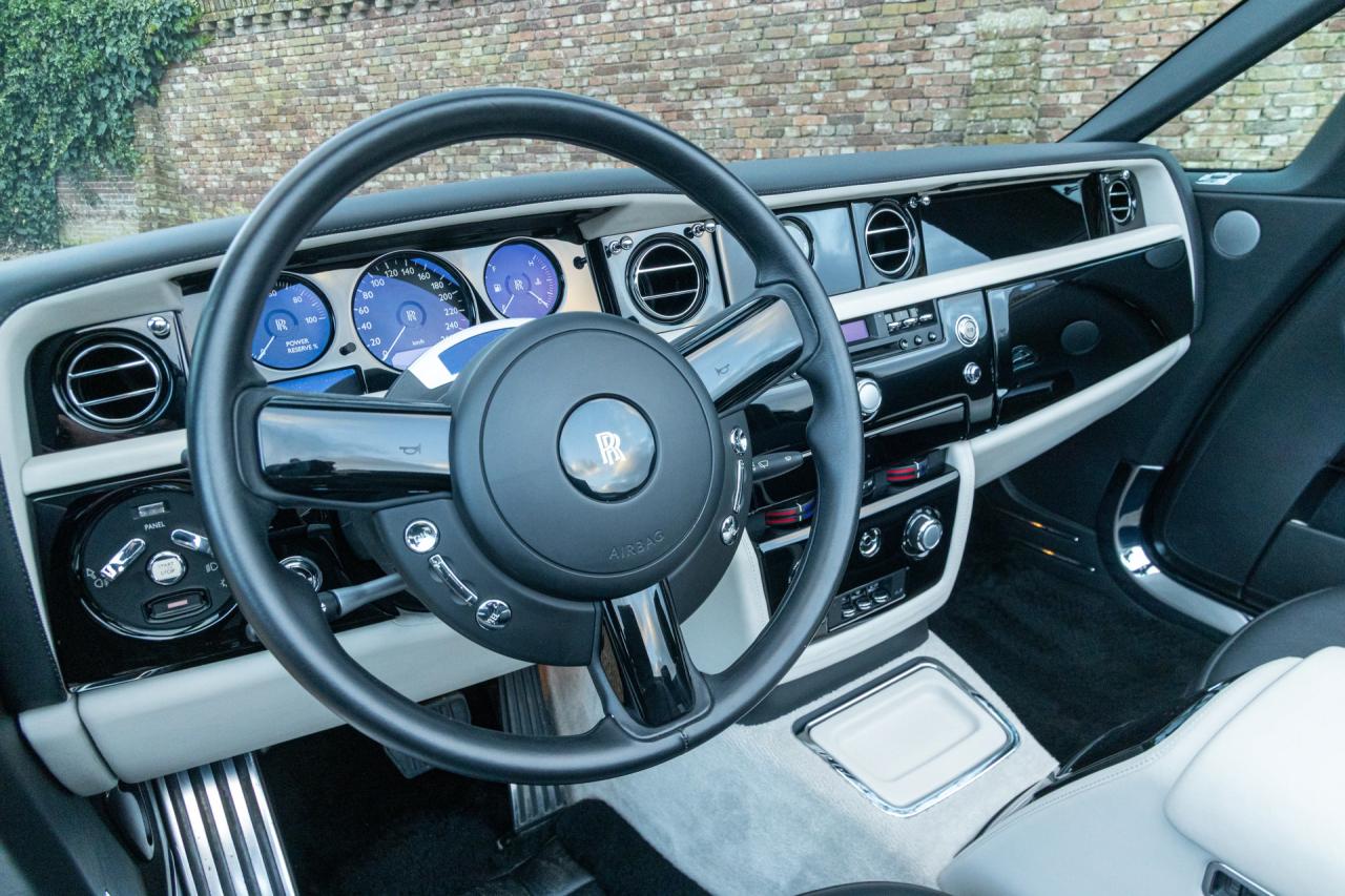 2009 Rolls - Royce Phantom Drophead Coup&eacute; &ldquo;One of the finest&rdquo;