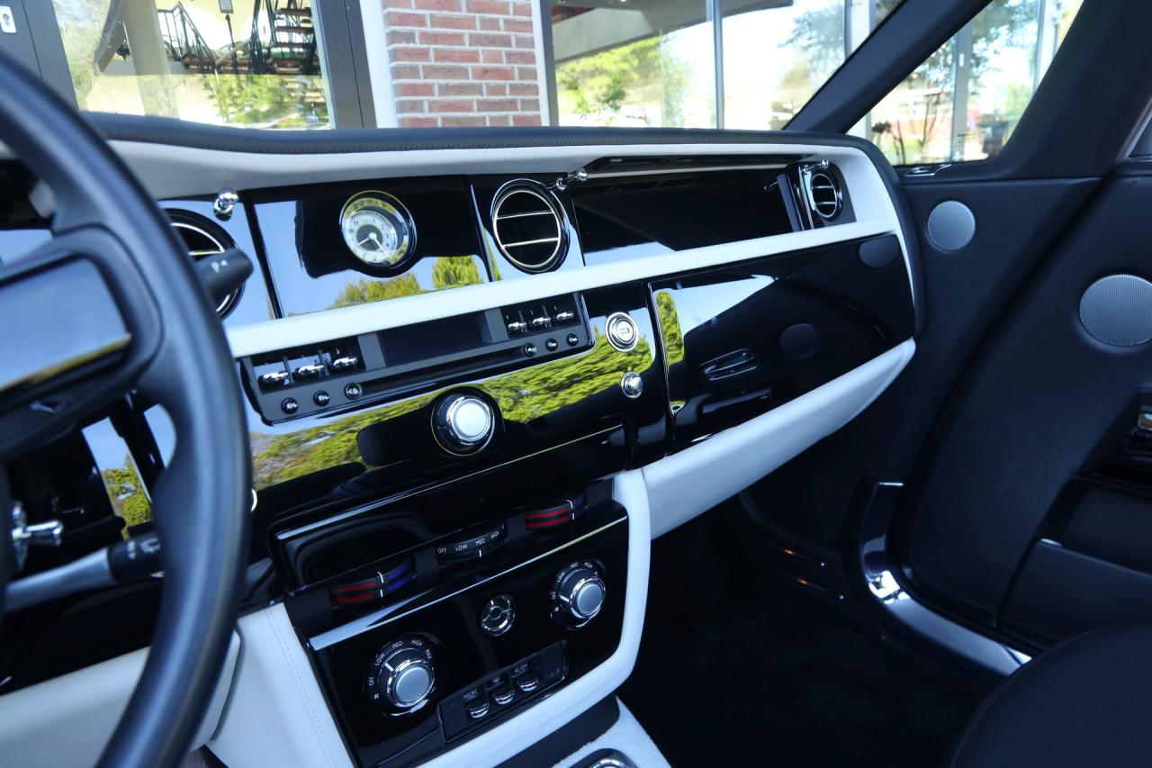 2009 Rolls - Royce Phantom Drophead Coup&eacute; &ldquo;One of the finest&rdquo;