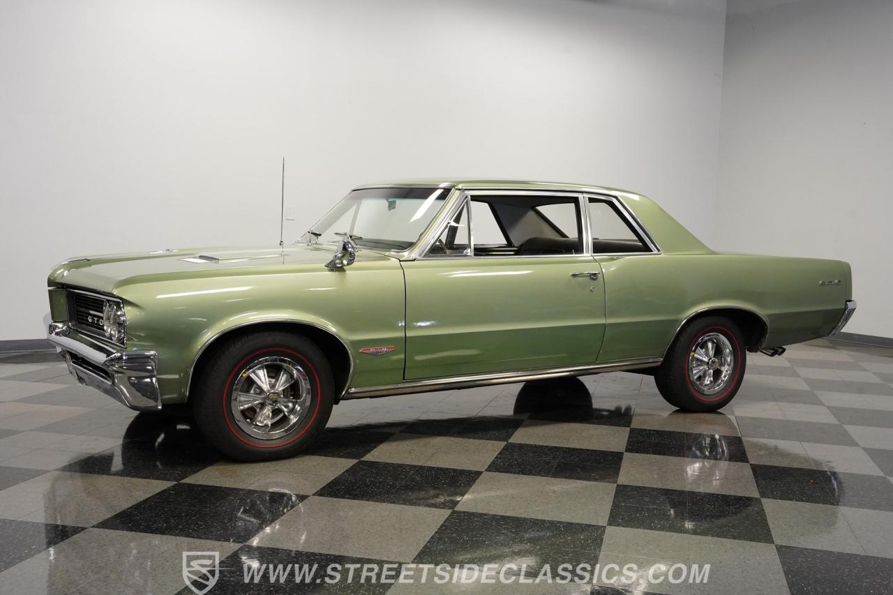 1964 Pontiac GTO Tri Power